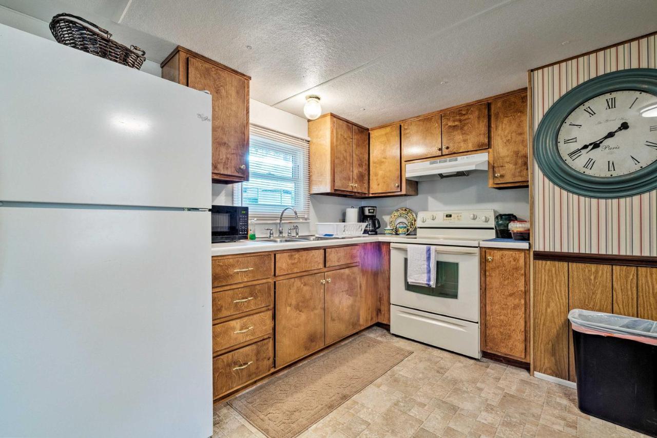 Cabin With Fire Pit, Walk To Steinhatchee River! Exterior photo